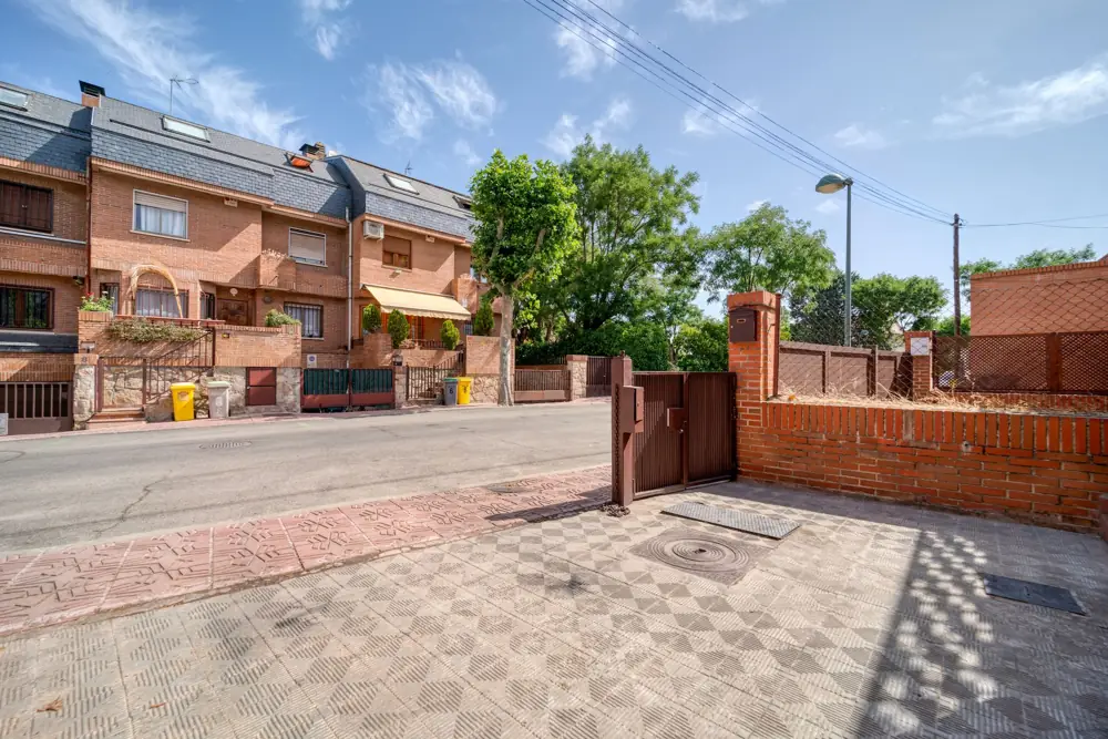 Double Swing Gate with Opener