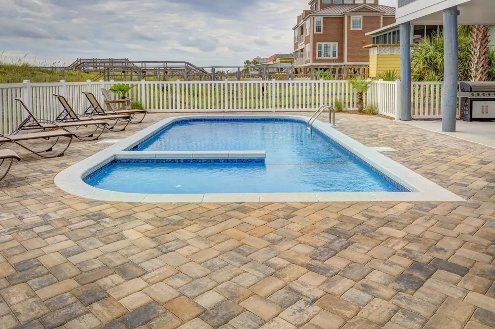 Fiberglass vs Vinyl Liner Pool