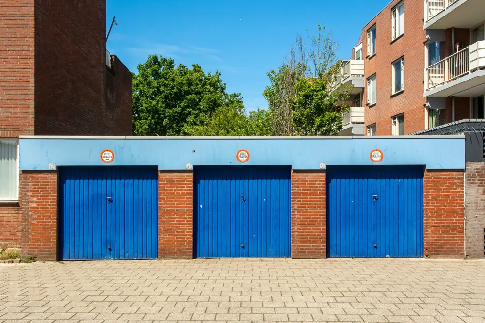 Wayne Dalton vs Amarr Garage Door
